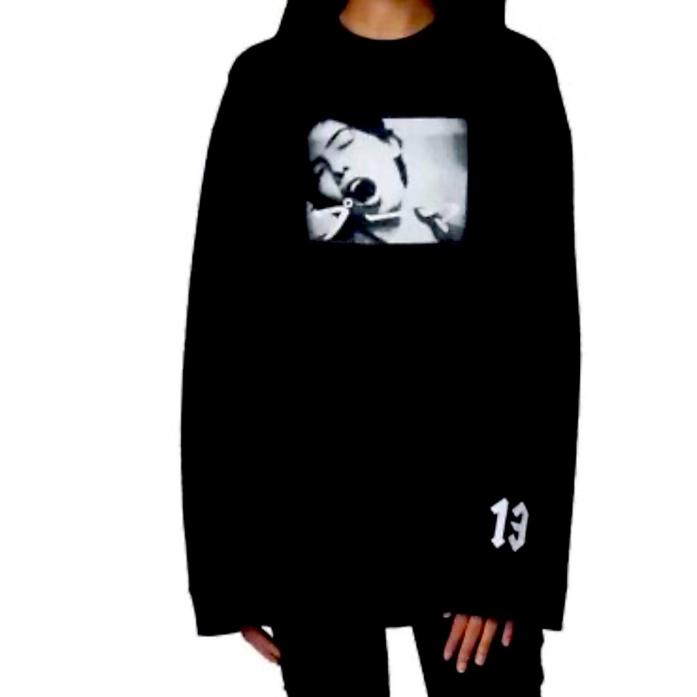 Fenty X Puma Rihanna 'Dames' Oversized LS Graphic Crew Neck T-Shirt Medium